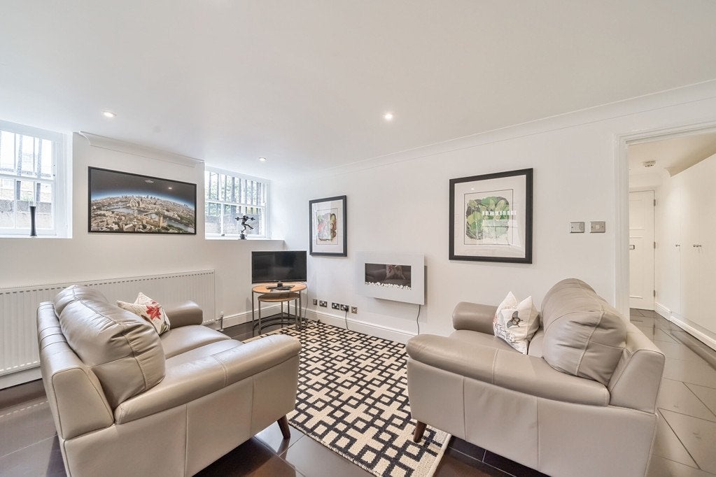 Flat Rolfe Terrace in Greater London