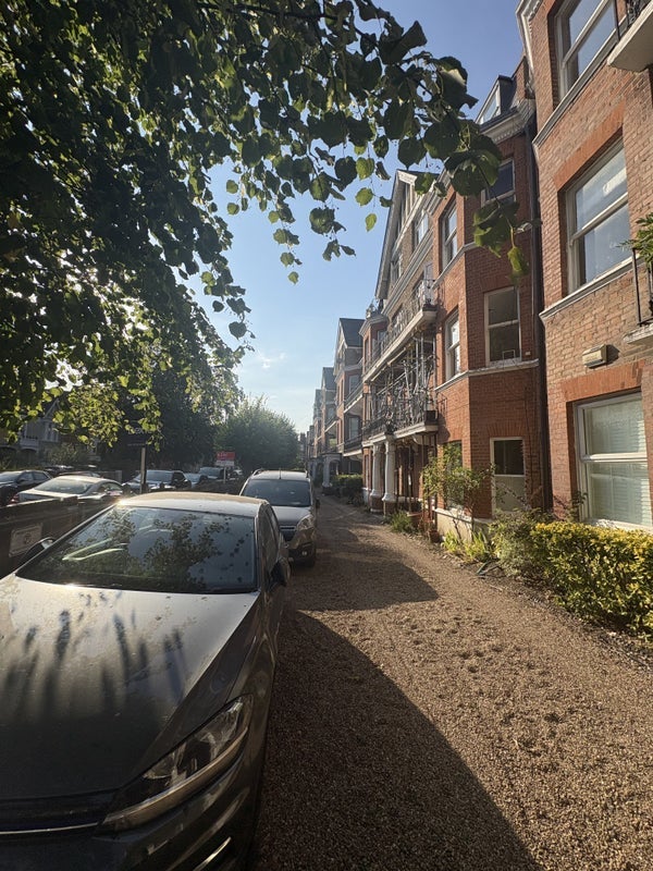 Room Trouville Road in Greater London