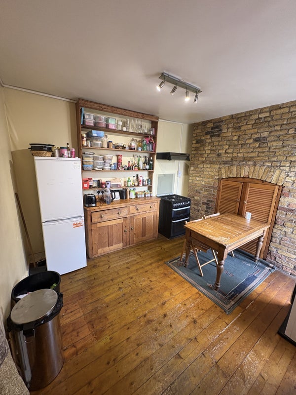 Room Trouville Road in Greater London