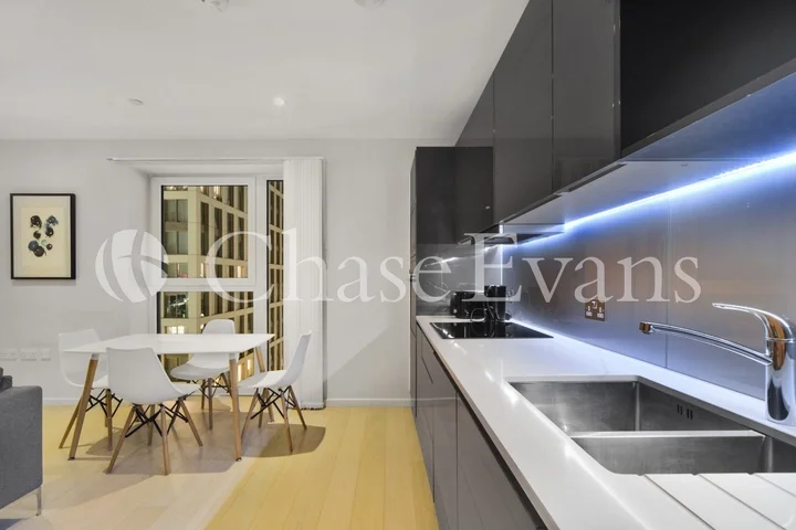 Flat Westfield Avenue in Greater London