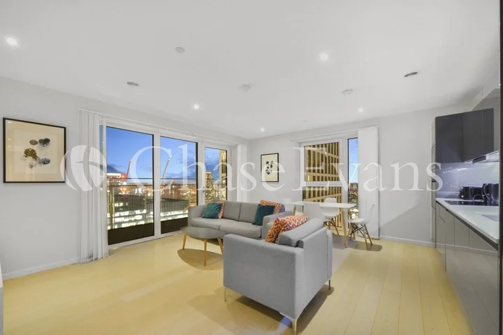 Flat Westfield Avenue in Greater London