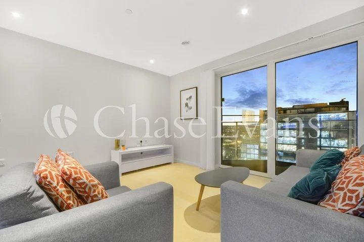 Flat Westfield Avenue in Greater London