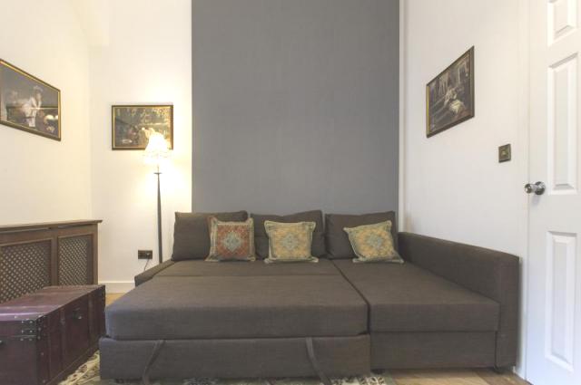 Flat Cartwright Gardens in Greater London