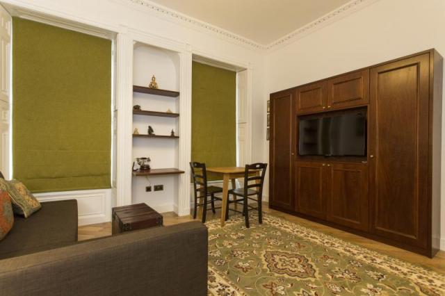 Flat Cartwright Gardens in Greater London