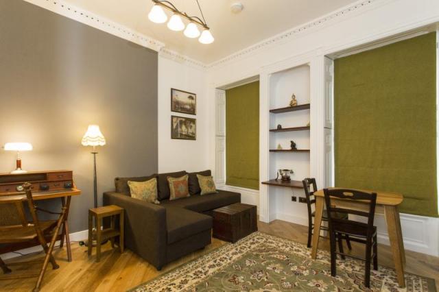 Flat Cartwright Gardens in Greater London