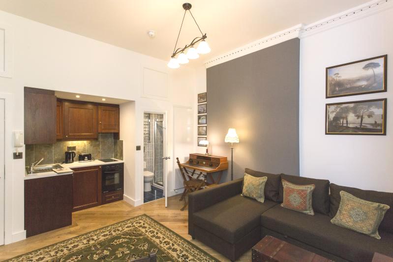 Flat Cartwright Gardens in Greater London