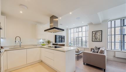 Flat Manbre Road in Greater London