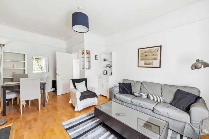 Flat Queen's Gardens in City of Westminster