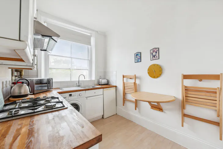 Flat Queen's Gardens in City of Westminster