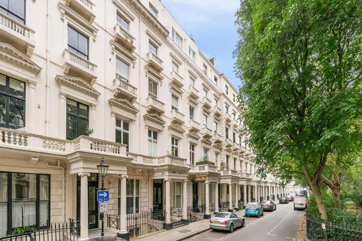 Flat Queen's Gardens in City of Westminster