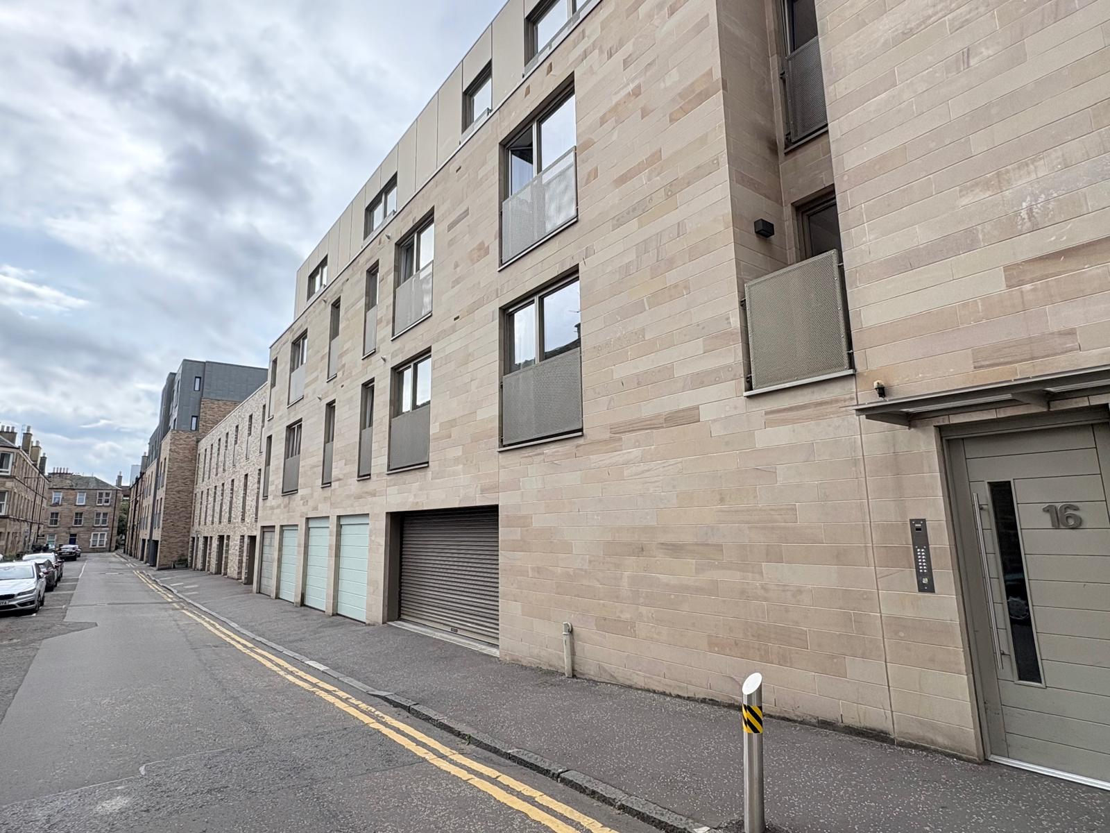Flat Horne Terrace in City of Edinburgh