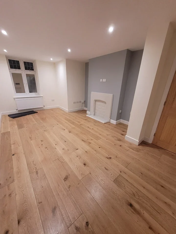 Flat Lammas Lane in Elmbridge