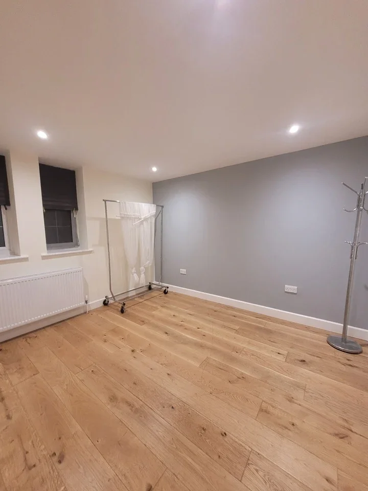Flat Lammas Lane in Elmbridge