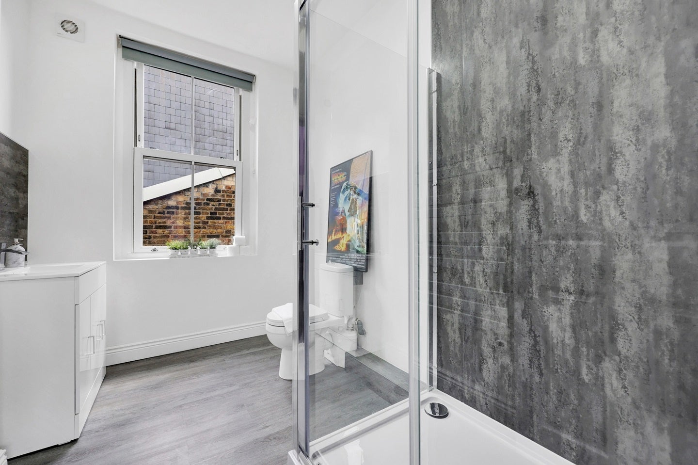Flat Rivington Street in Greater London