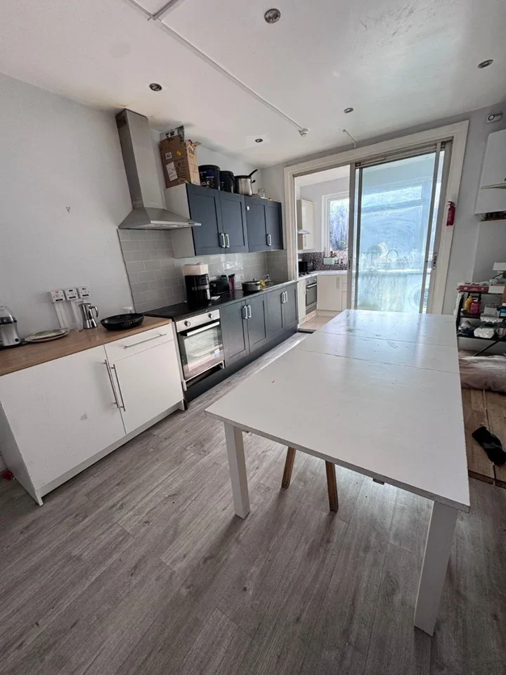 Room Mount Pleasant Road in Greater London