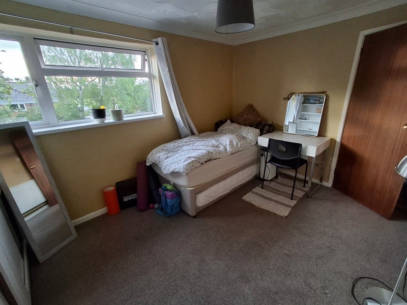 Room Fitzworth Avenue in Poole