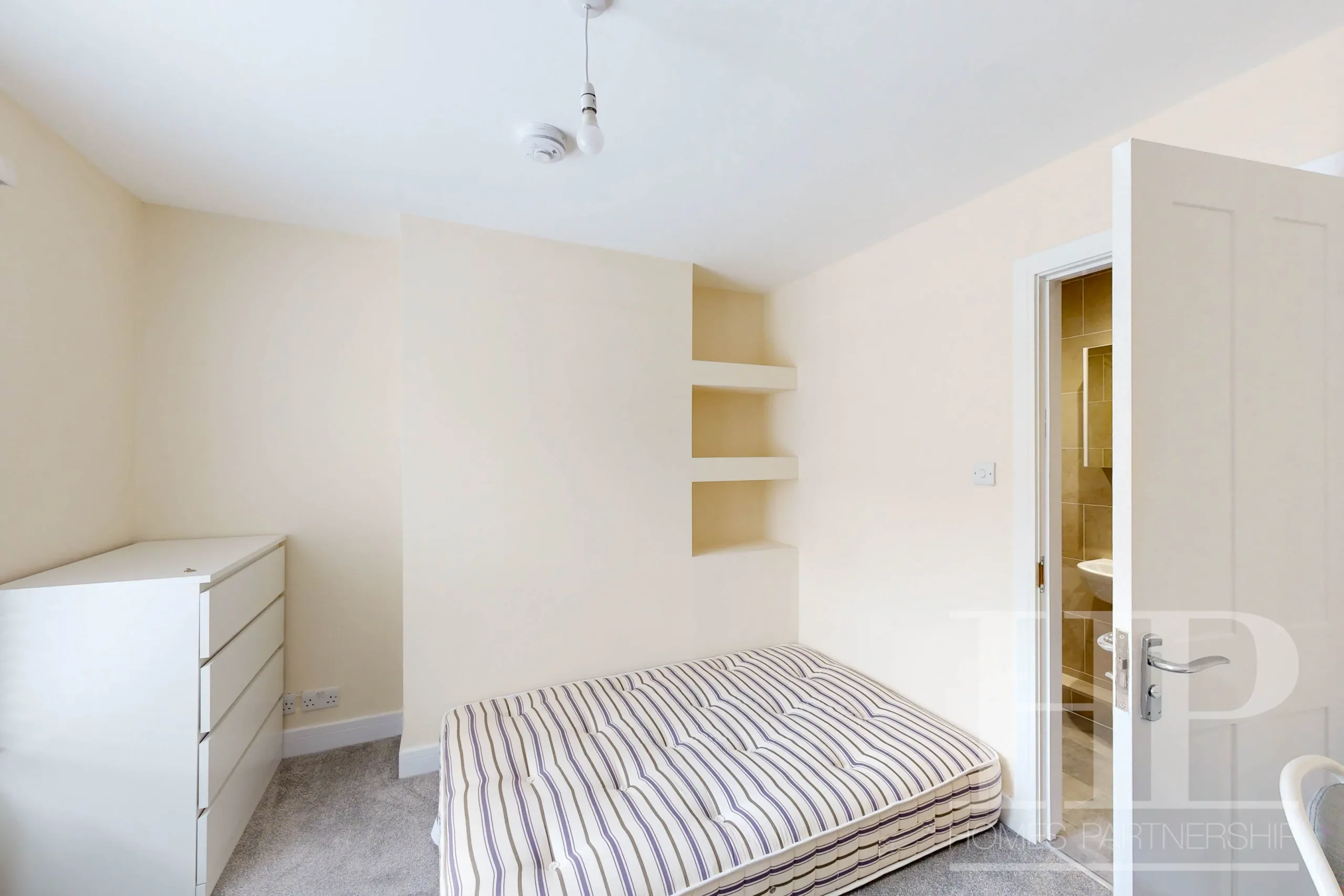 Flat Albany Road in Crawley