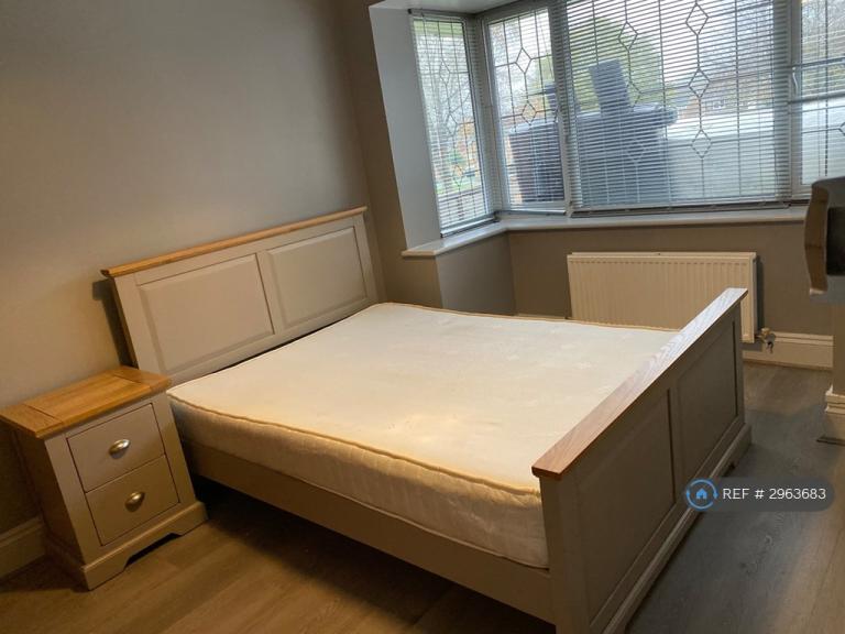 Room Danebury Road in Basingstoke and Deane