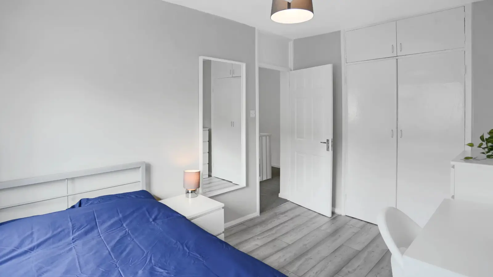 Room Hereford Street in Greater London