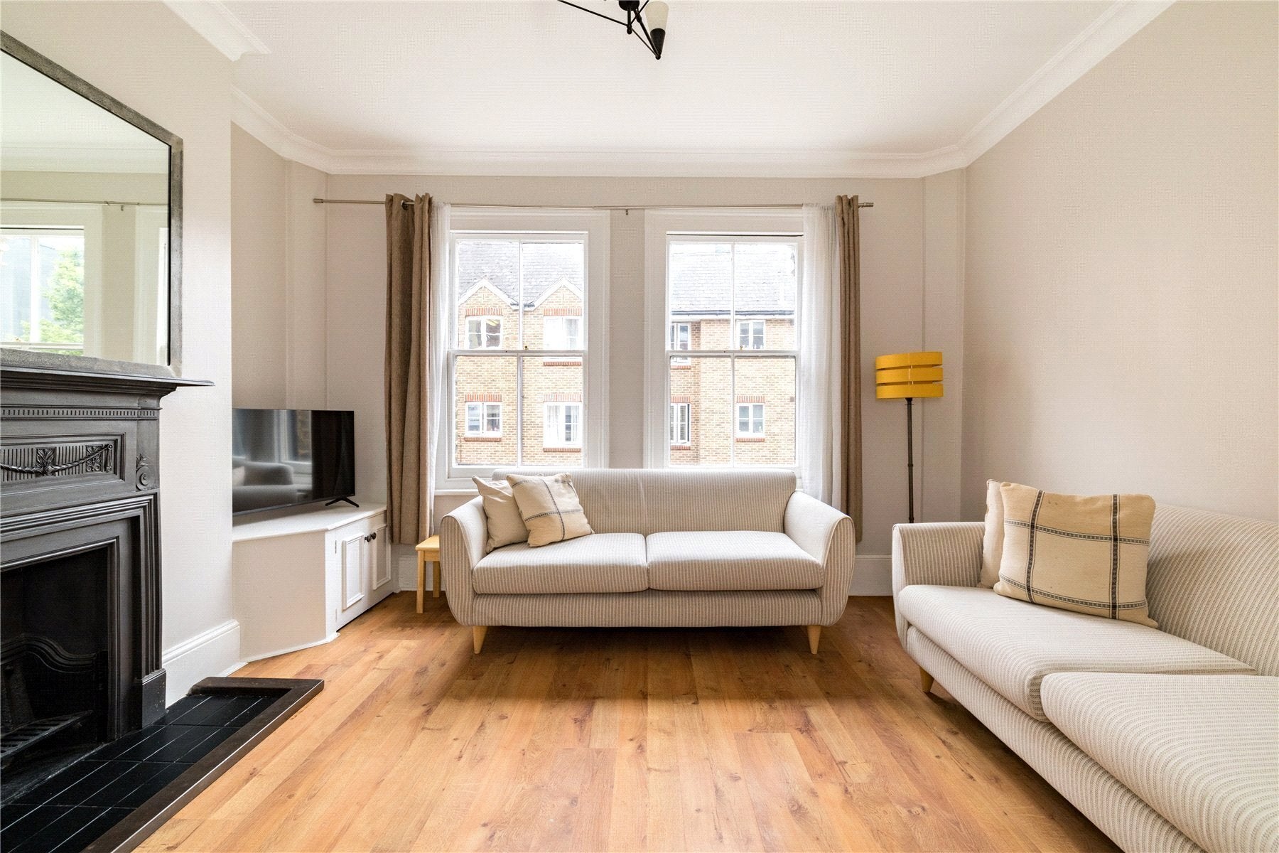 Flat Tabard Street in Greater London