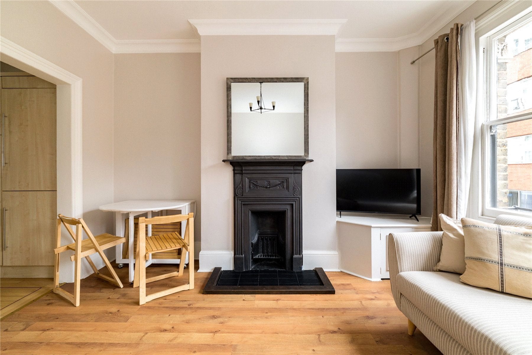 Flat Tabard Street in Greater London