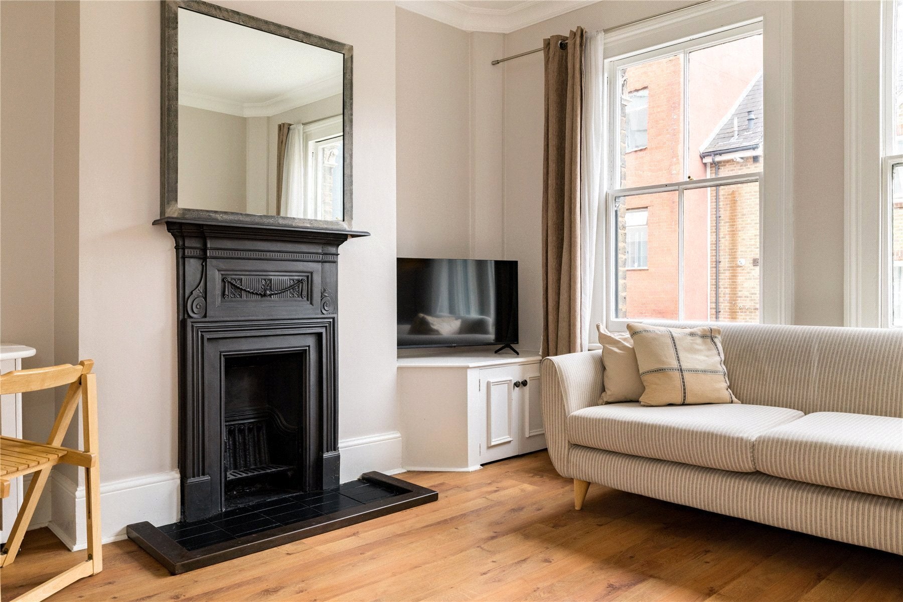 Flat Tabard Street in Greater London