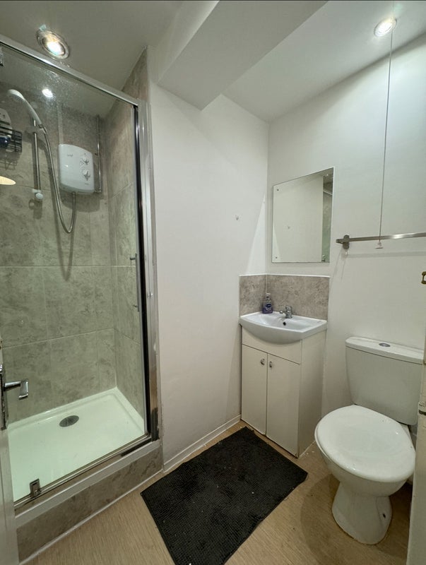 Room Charter Avenue in Coventry