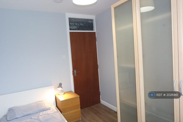 Room Eardley Court in Crewe