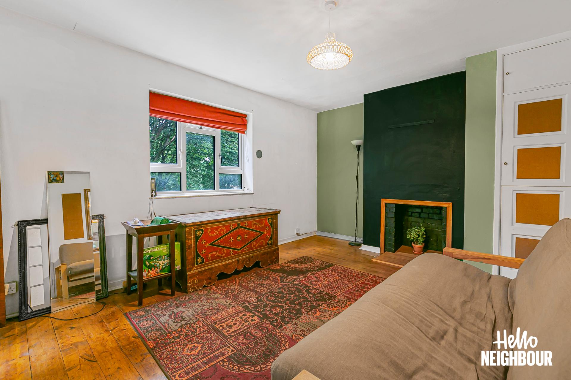 Flat Edensor Gardens in Greater London