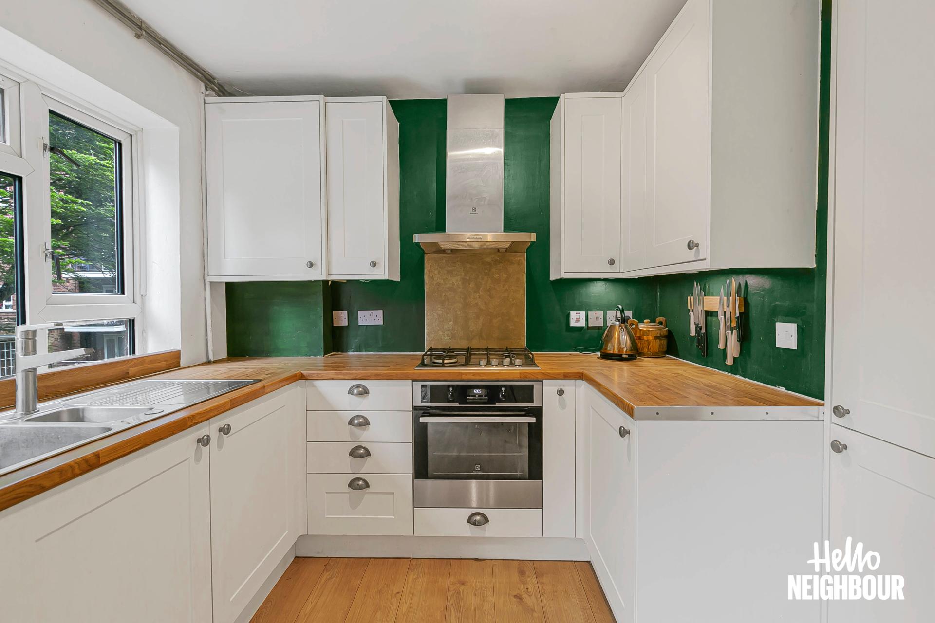 Flat Edensor Gardens in Greater London