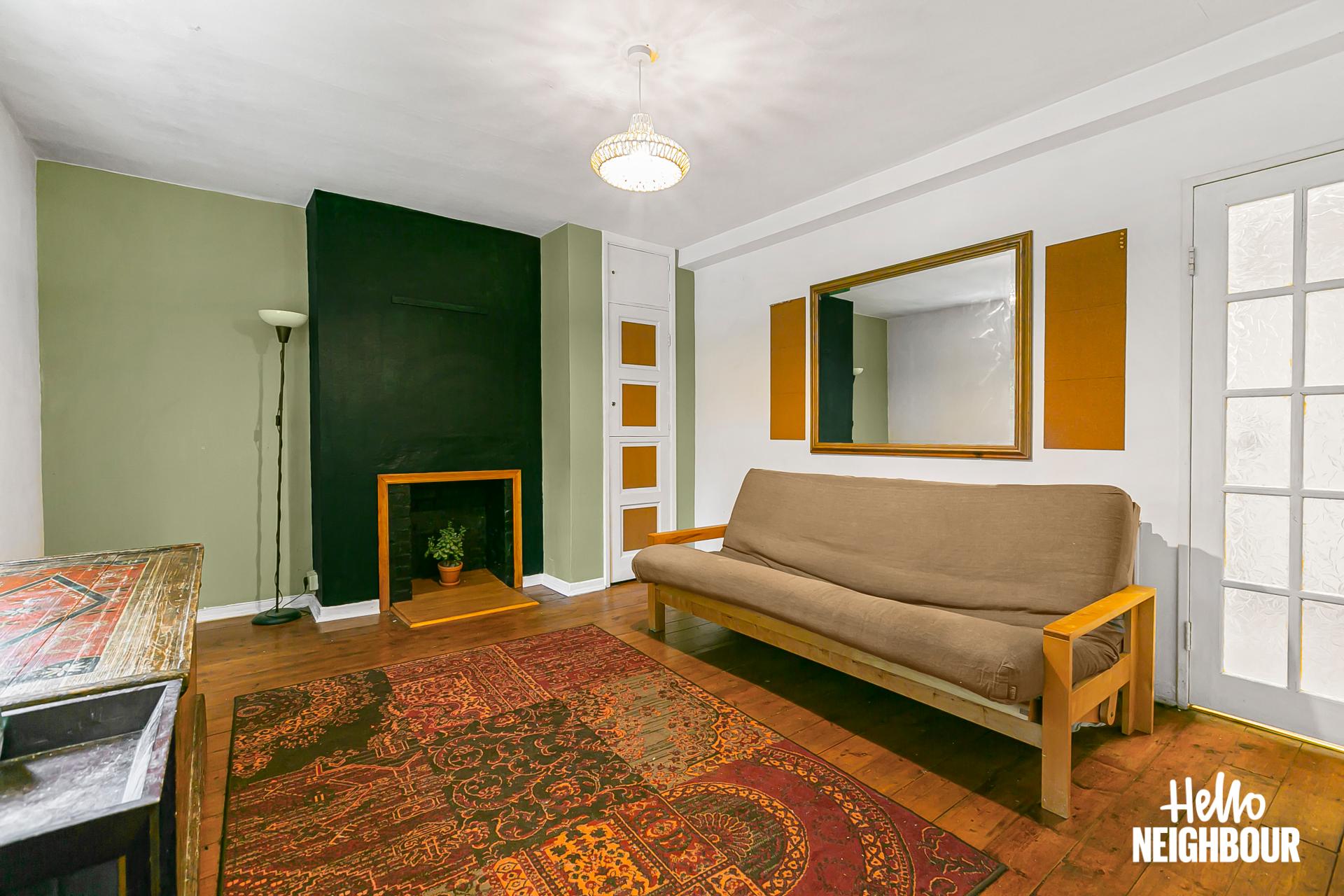 Flat Edensor Gardens in Greater London