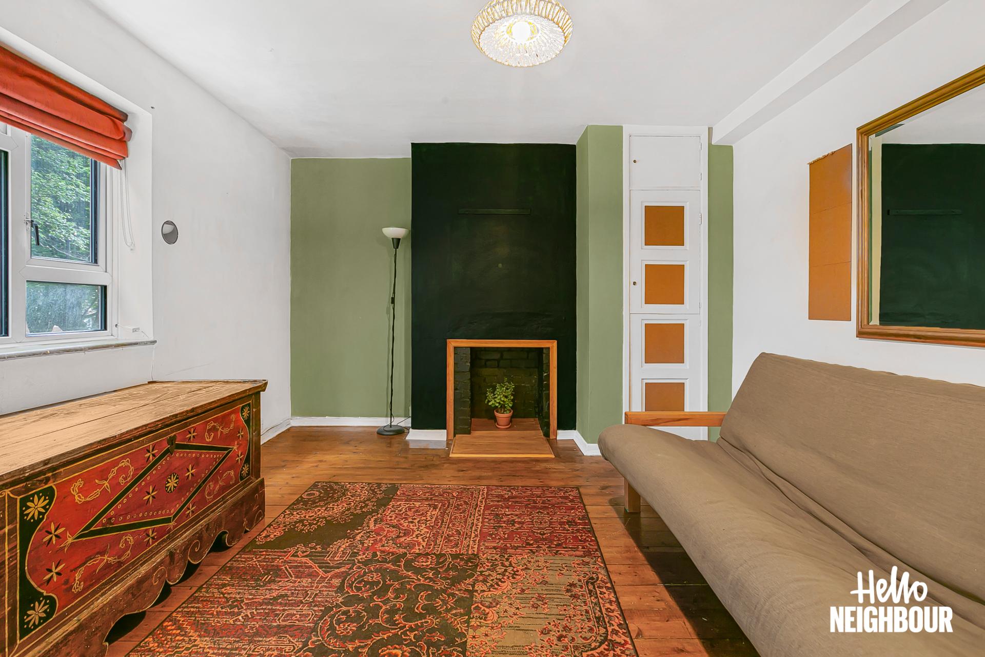 Flat Edensor Gardens in Greater London