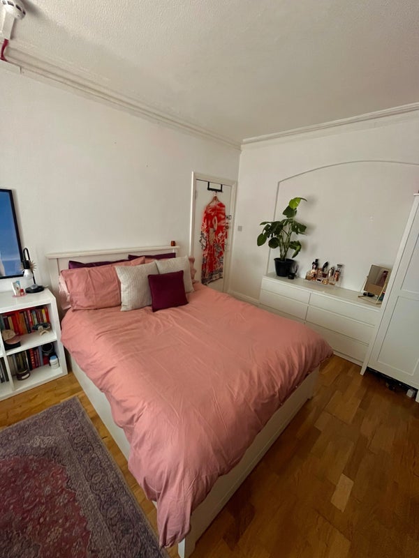 Room Biddestone Road in Greater London