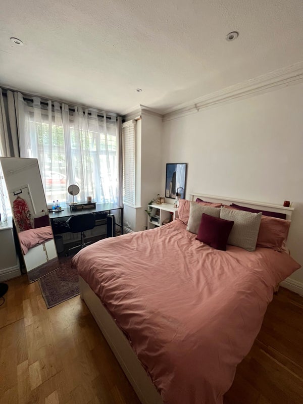 Room Biddestone Road in Greater London