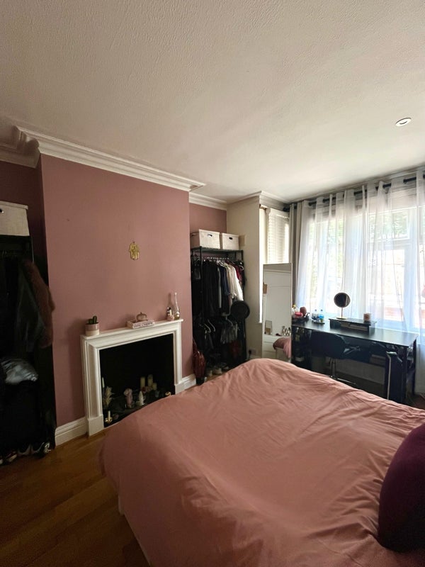 Room Biddestone Road in Greater London