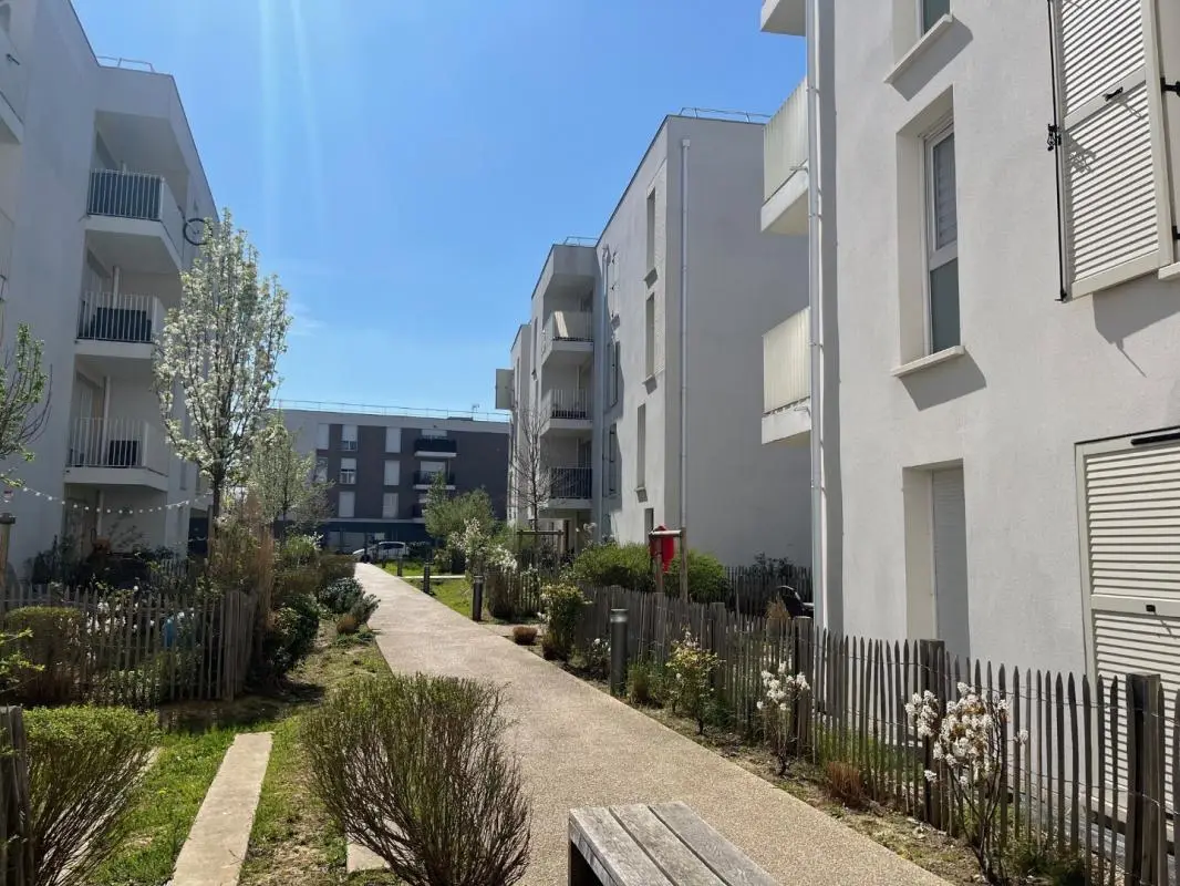 Appartement Rue Madeleine Perrinot à Bondoufle