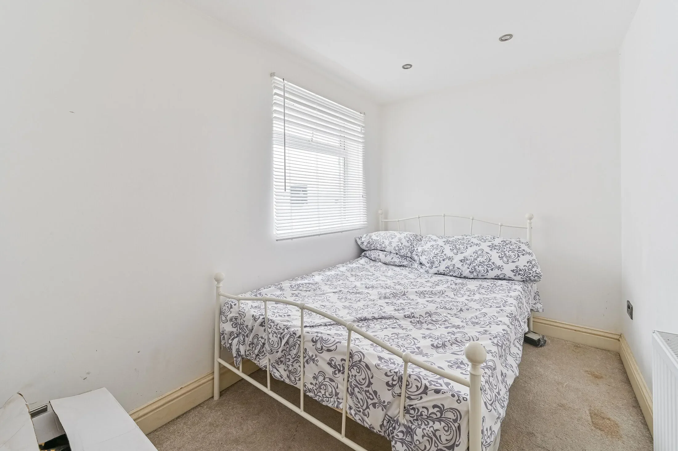 Flat Denmark Road in Greater London