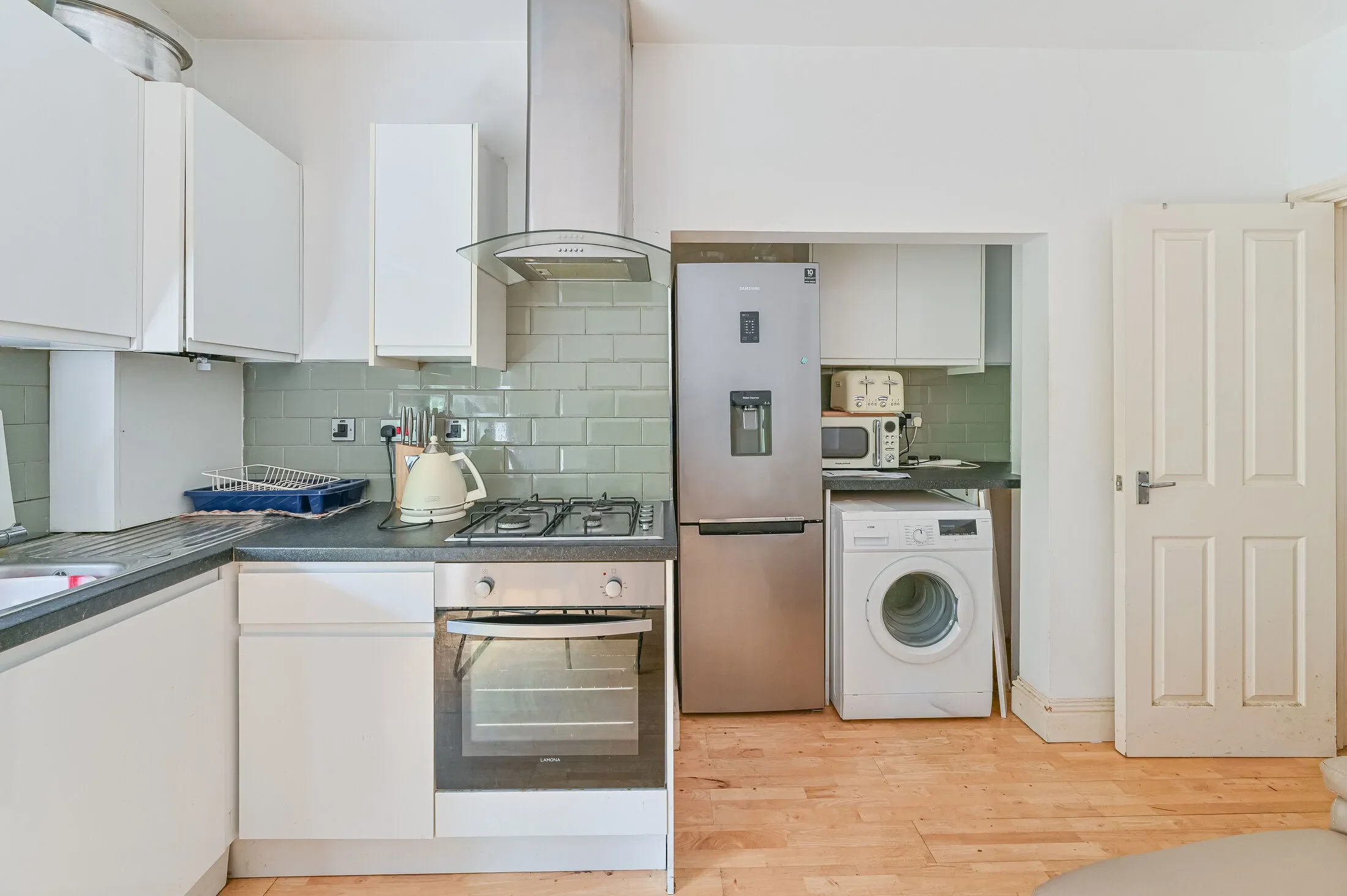 Flat Denmark Road in Greater London