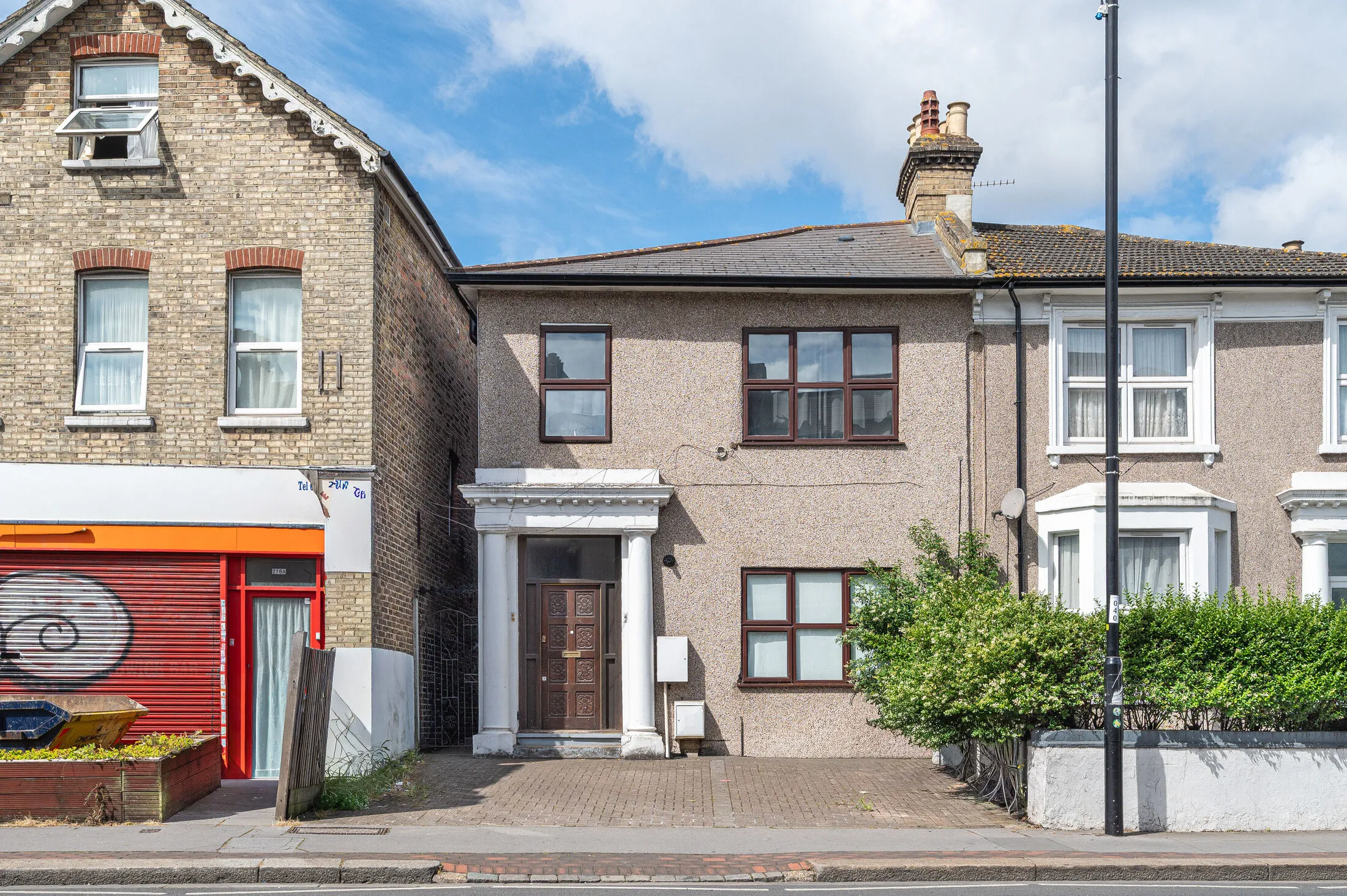 Flat Denmark Road in Greater London