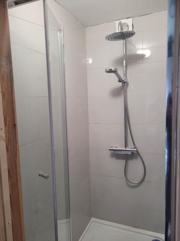 Room Leybourne Road in Rotherham