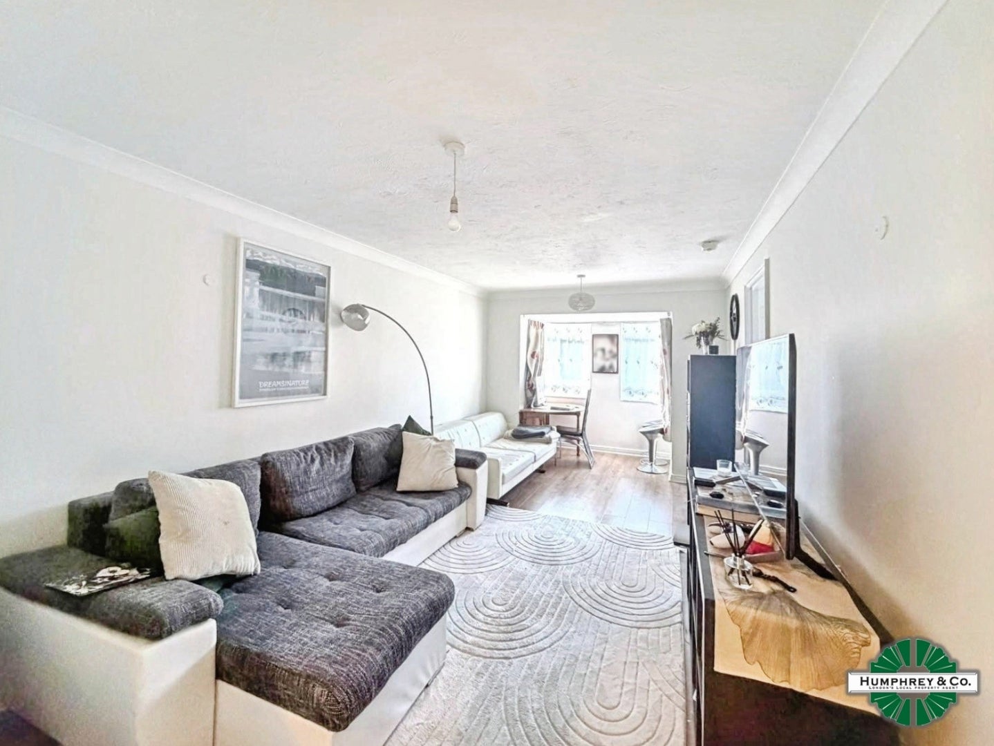 Flat Bourneside Crescent in Greater London