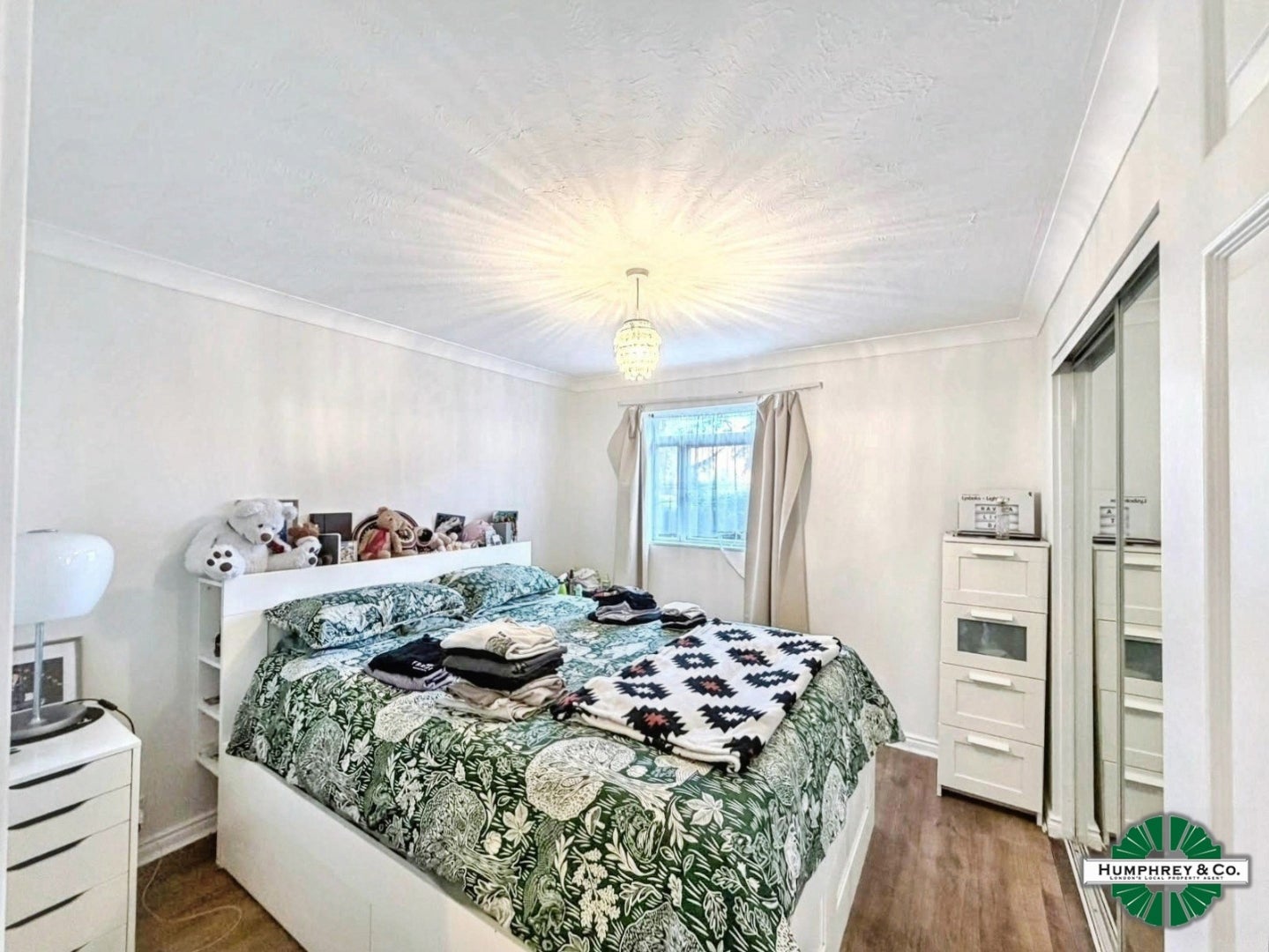 Flat Bourneside Crescent in Greater London