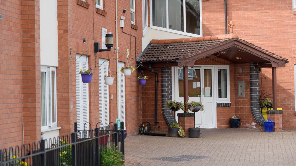 Flat Glebe Close in Coventry