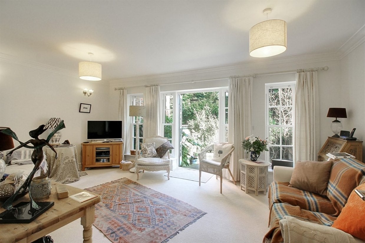 House Quoitings Drive in Marlow