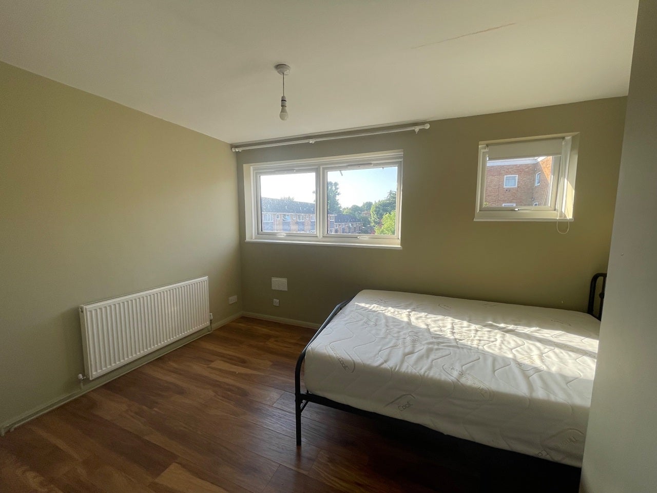 House Aplin Way in Greater London