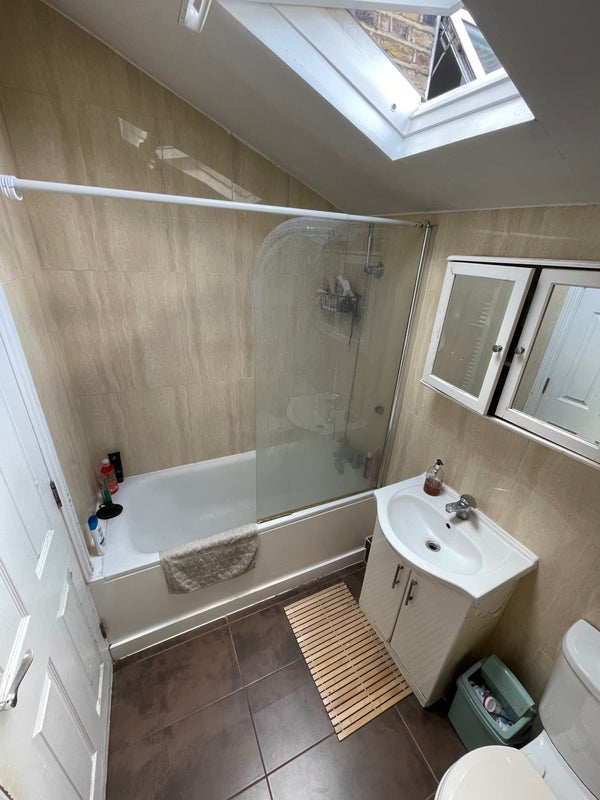 Room Brayards Road in Greater London