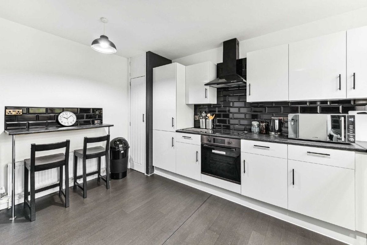 Flat Manchester Road in Greater London