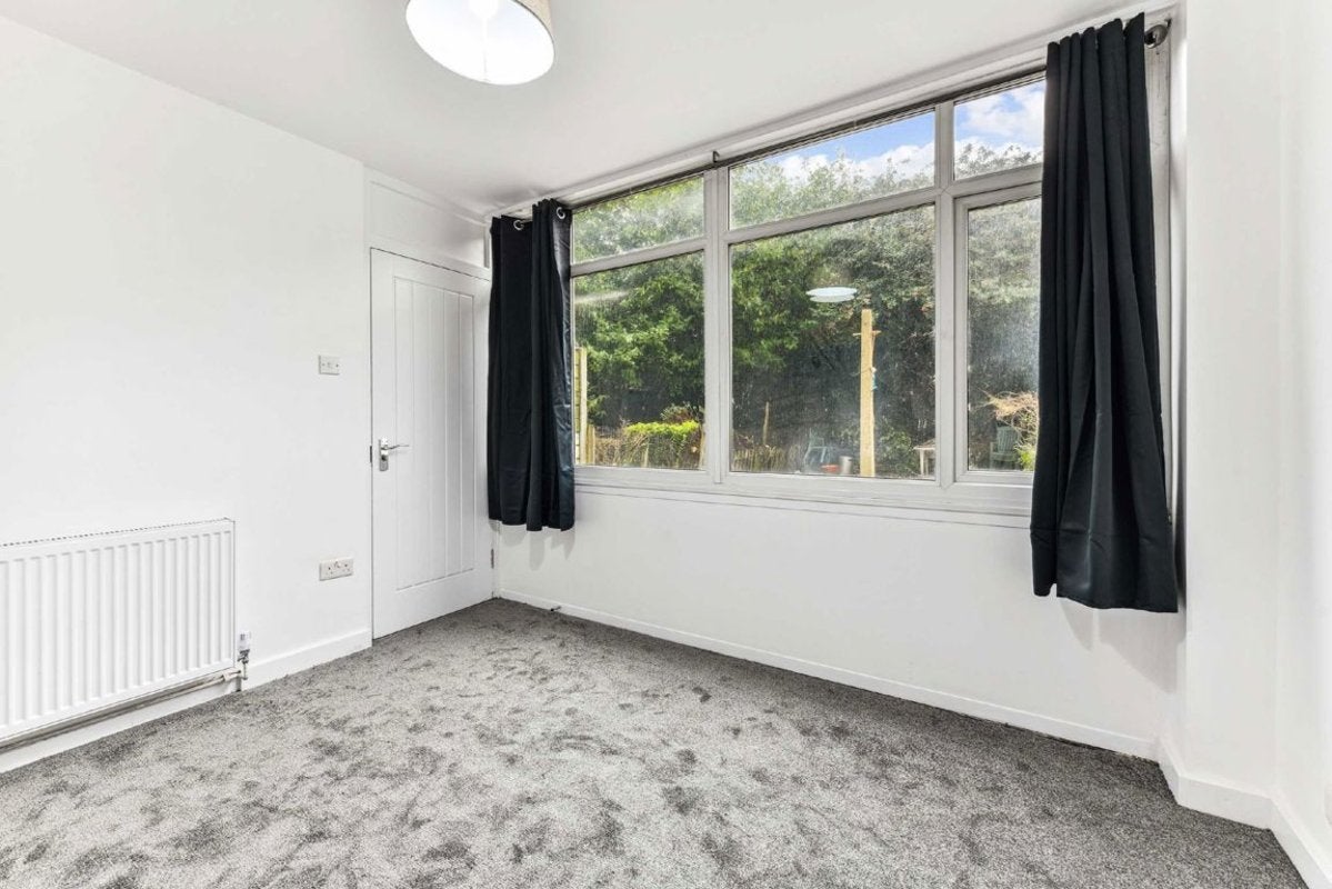 Flat Manchester Road in Greater London