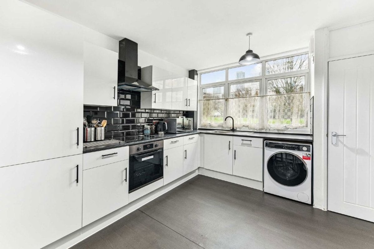 Flat Manchester Road in Greater London