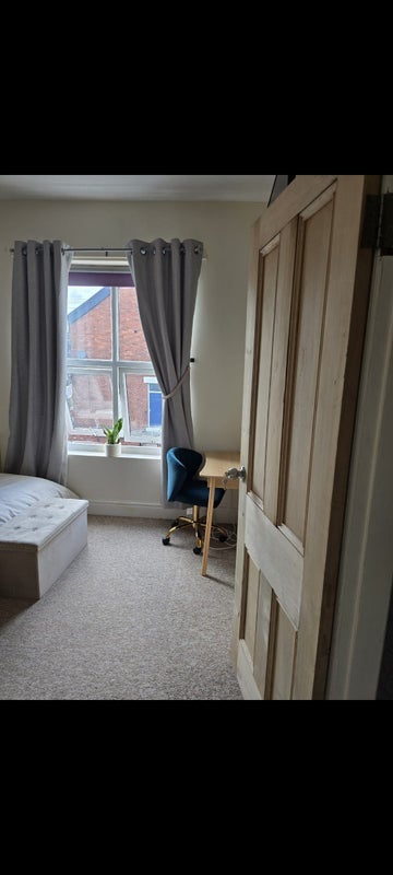 Room Spring View Road in Sheffield